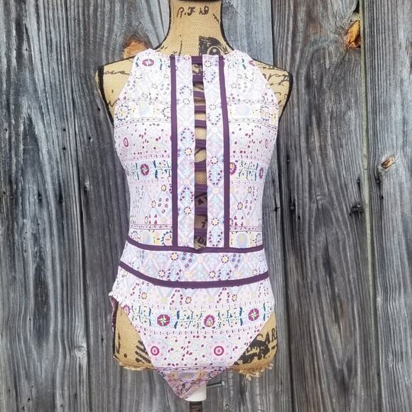 Ladder Front 1 Piece Swimsuit Bleu Rod Beattie Size 10 Pink Floral Print EUC - Picture 1 of 7